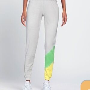 Maisie Wilen joggers 💚
